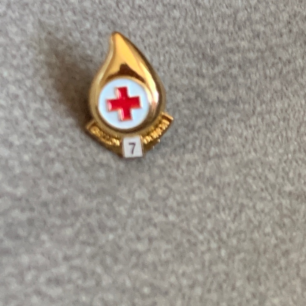 Vintage Blood Donor 7 Gallon Gold Red Cross Pin